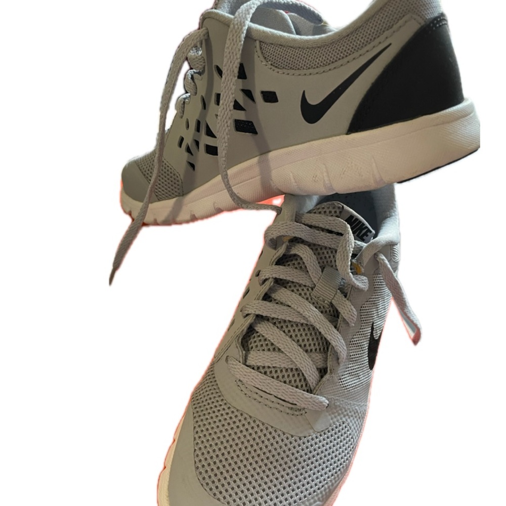 Nike Flex 2015 RN boy Gray Athletic Shoes size 2